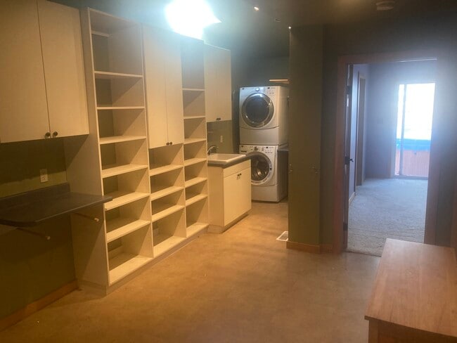 Photo - 923 Leyden St