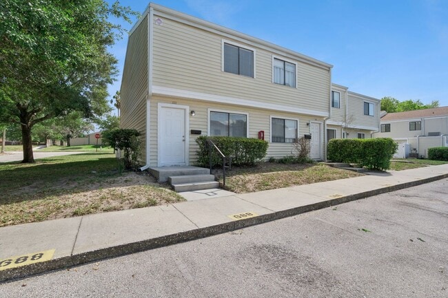 Building Photo - Beautifully Updated 2BR/1.5BA Altamonte Springs Townhome with Modern Finishes