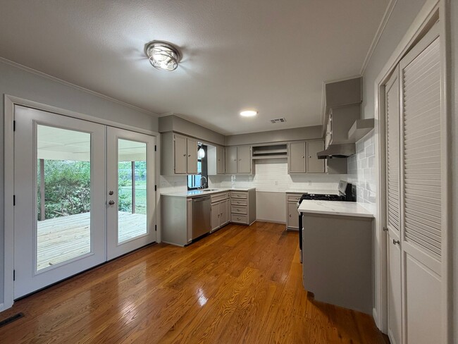 Photo - 608 SE 6th St