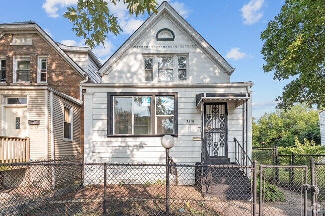 Building Photo - Updated 3-Bedroom | 2-Bath | Central AC | ... Rental