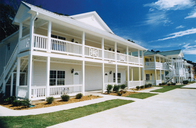 Lee Village - Lee Village Apartments