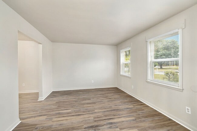 Photo - Newly Renovated 5 Bedroom Unit! Unit Apt. 28