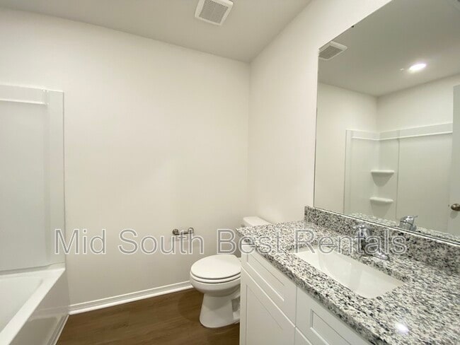 Photo - 92 Kelton Ln