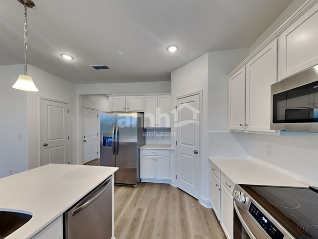 Photo - 201 Gershon Way