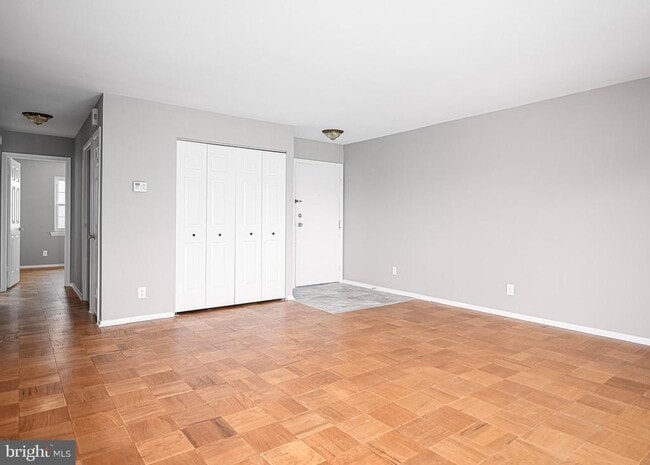 Building Photo - 211 Crocker Dr Unit 211-F