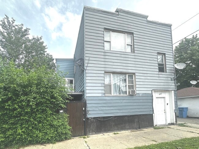 Photo - 5159 S Albany Ave Unidad 2 Rental