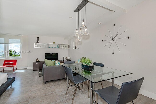 Photo - 2301 Collins Ave Unit 723