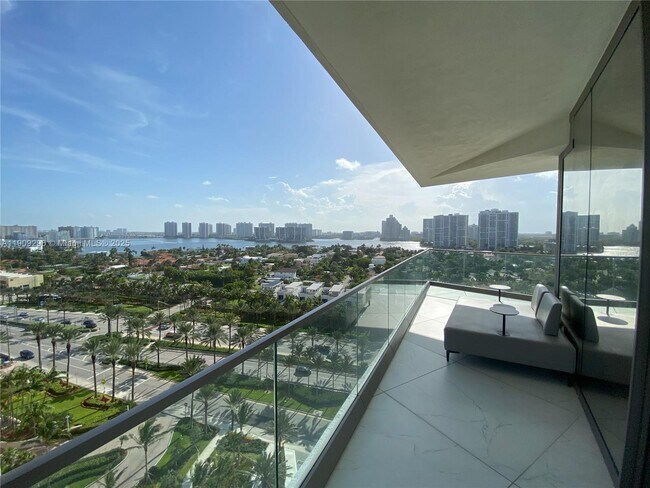 Photo - 18975 Collins Ave Unidad 1005