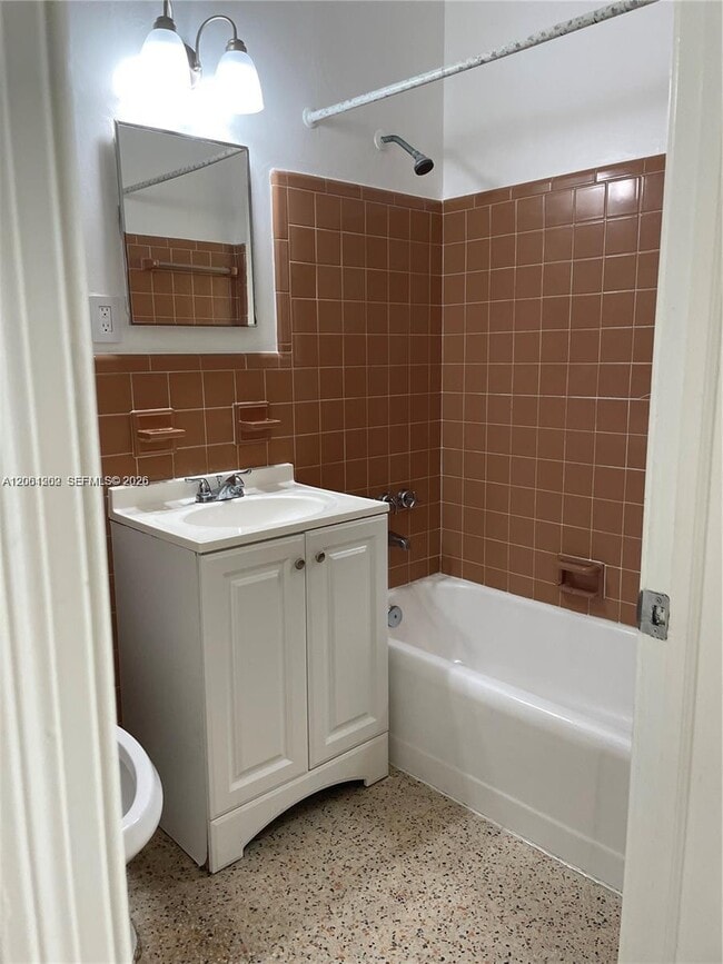 Photo - 940 SW 4th St Unit 2