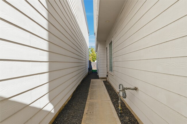 Photo - 819 W 19th St