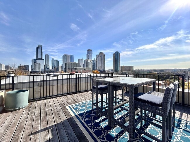 Building Photo - Luxury 1 Bed, 1.5 Bath Loft with Balcony & City Views