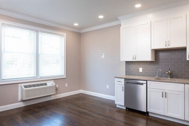 Photo - North Washington Square @ Hickory: In-Unit...