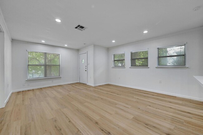 Photo - 1913 David St