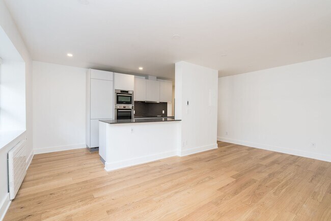 Photo - 365 Eglinton Ave E Unité 106