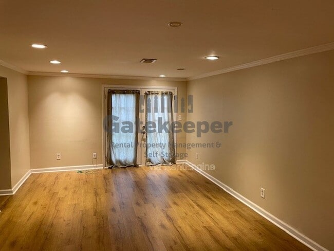 Photo - 102 Cypress Ct