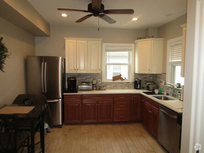 Building Photo - 581 Washington St Unit 1 Rental