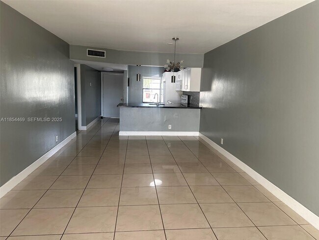 Photo - 11390 Taft St Unit 11390
