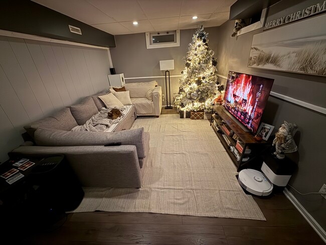 Photo - 39 Foxon Rd Unit Spacious 1 Bedroom APT