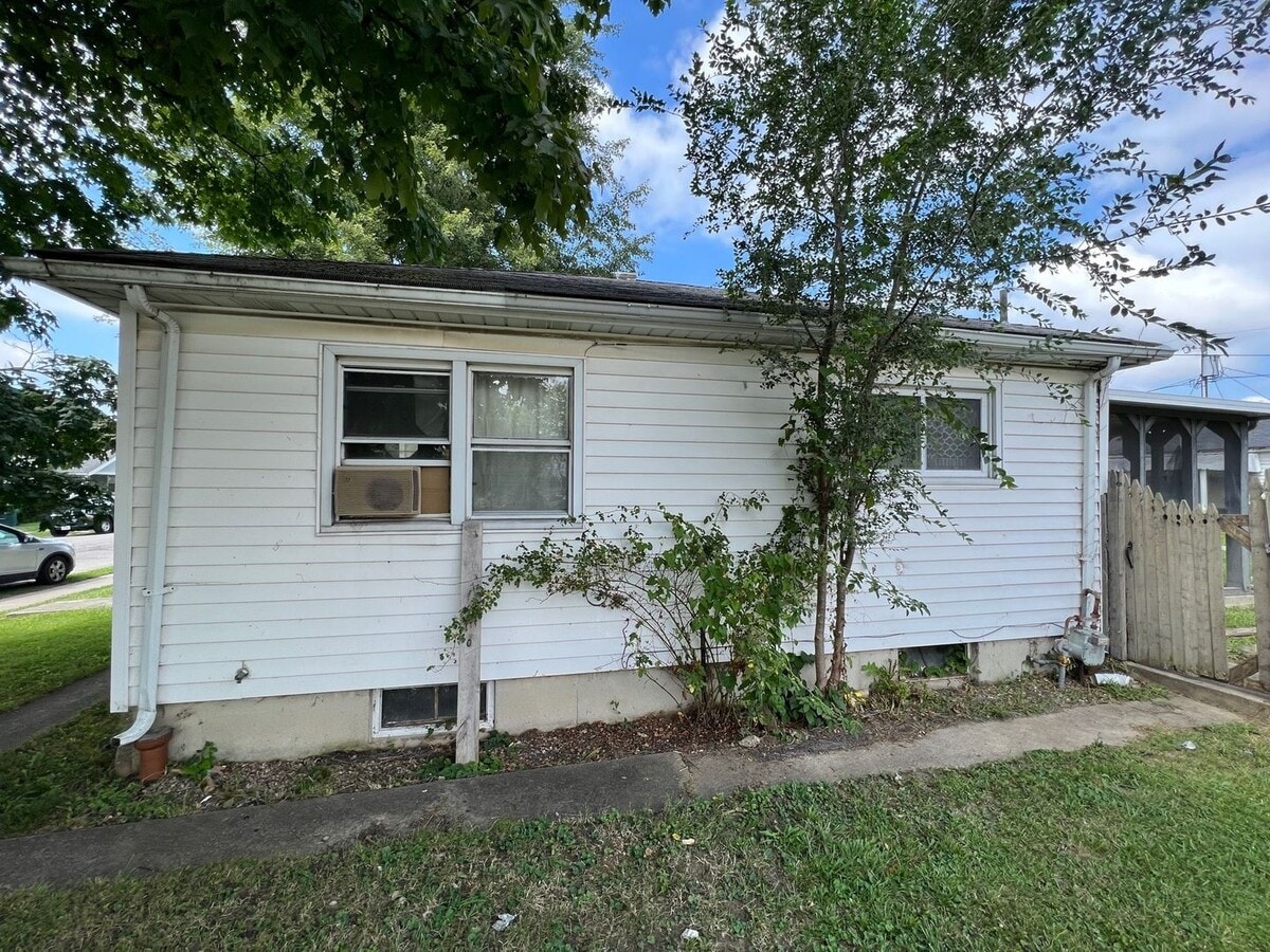 Photo - Pet-friendly 2BR/1BA Home for Rent!