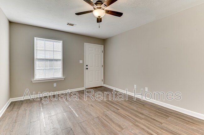 Photo - 1718A Hicks St