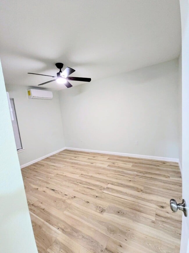 Photo - 401 Trichelle St