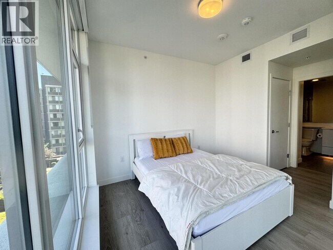 Photo - 555 Sydney Ave.