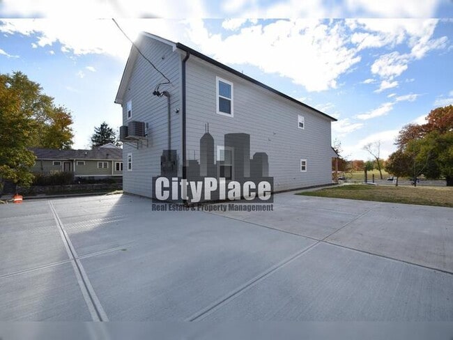 Photo - 2801 E Riverside Dr