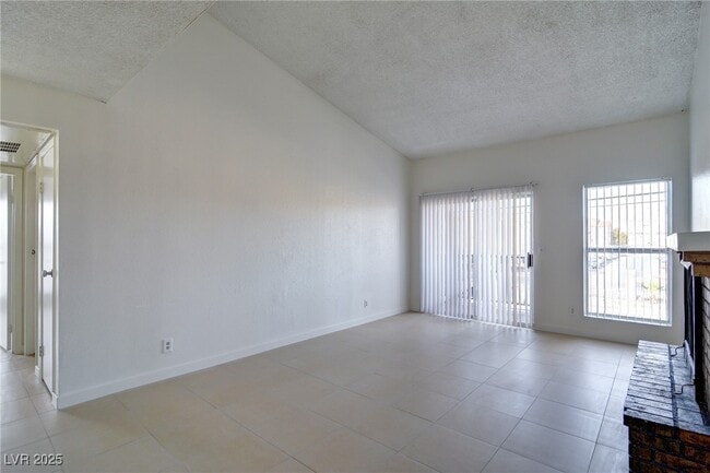 Building Photo - 2981 Country Manor Ln Unit 117