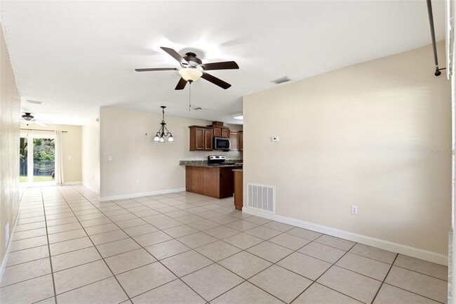 Photo - 125 W 5th St