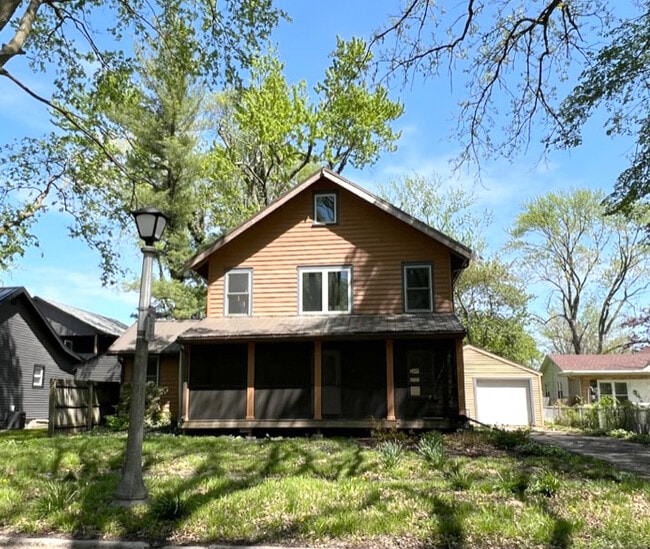 Building Photo - 506 S Poplar St