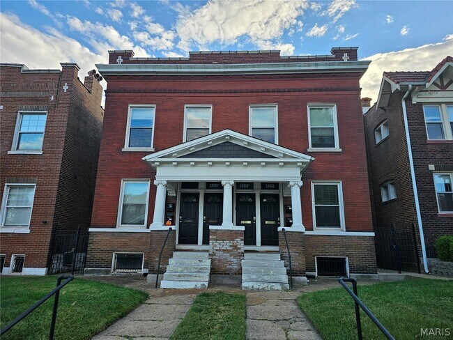 Building Photo - 1832 Russell Blvd