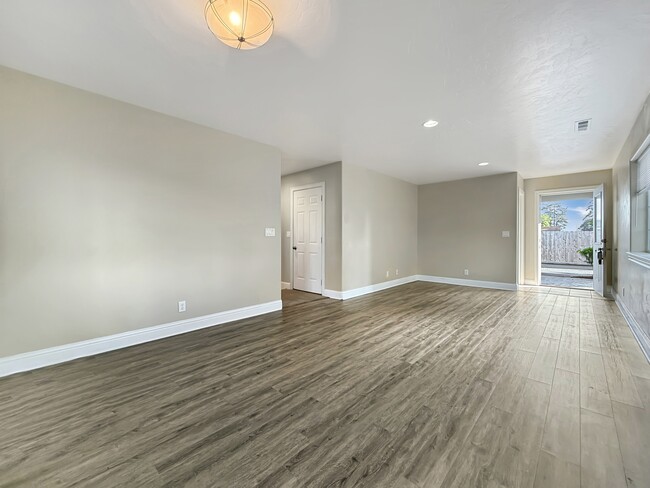 Photo - 714 Pioneer Rd