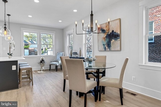 Photo - 113 Madison St NW