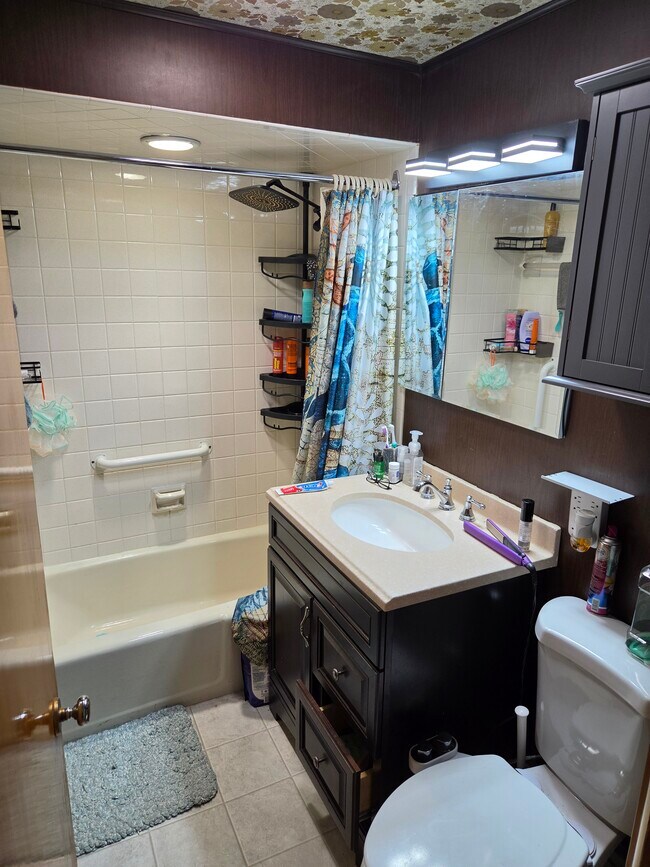 Photo - 215 E Elizabeth Ave