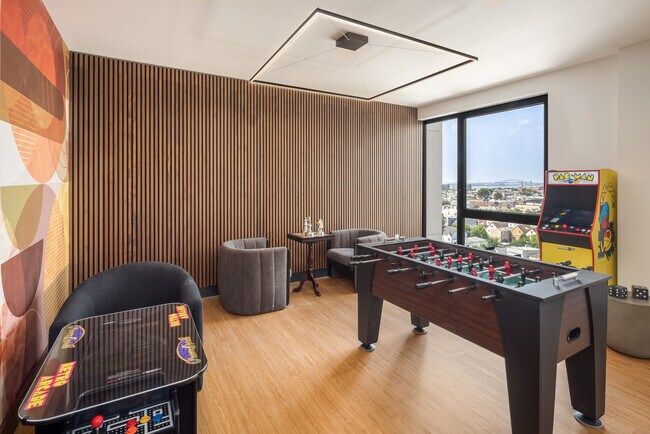 Photo - Alora Bayonne