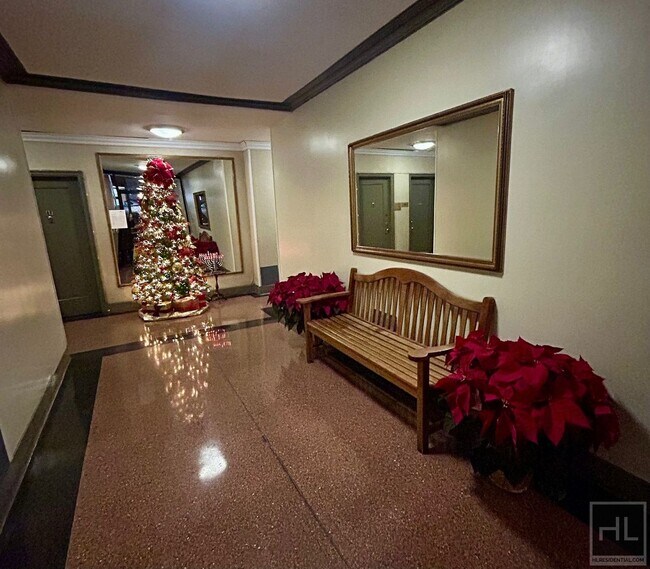 Photo - E 84 ST, Avail 9/17 - Inexpensive Studio a... Unidad 1M