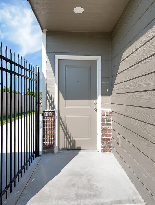 Photo - 1327 Azena St