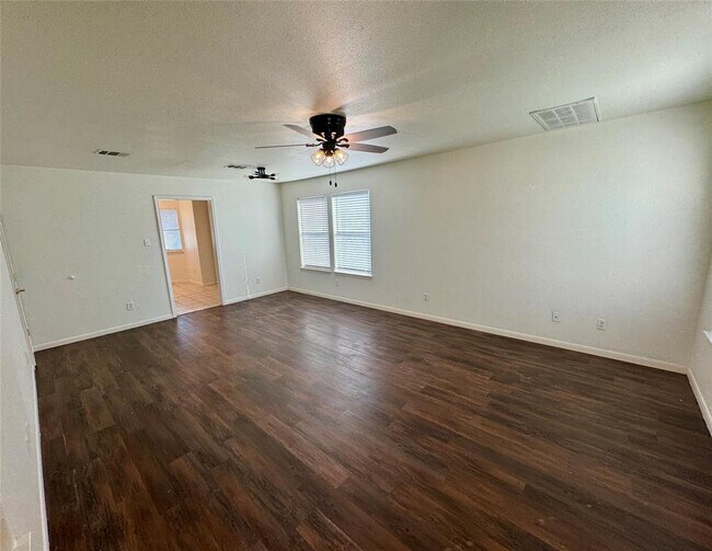 Photo - 710 Honeysuckle Dr