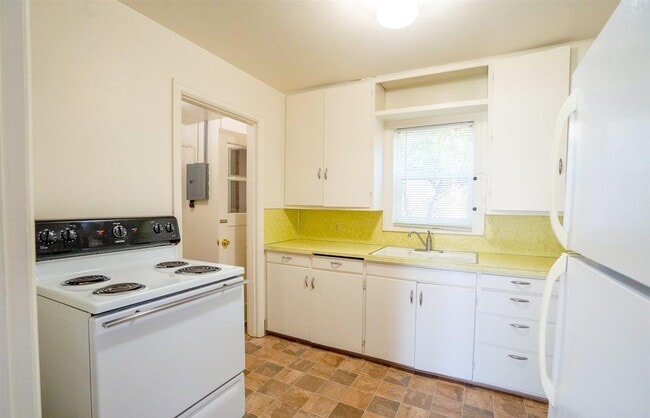 Photo - 1363 SW Western Blvd