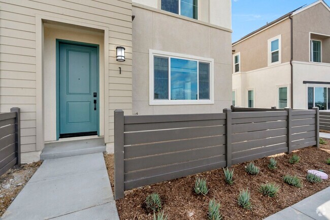 Building Photo - Gorgeous New Townhome in Chula Vista!