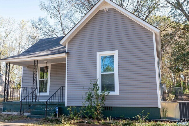 Building Photo - 1320 15th Ave SE Rental