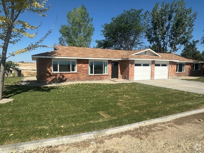 Building Photo - Style and Class....2 Bedroom, 1 bath , 1 C... Rental