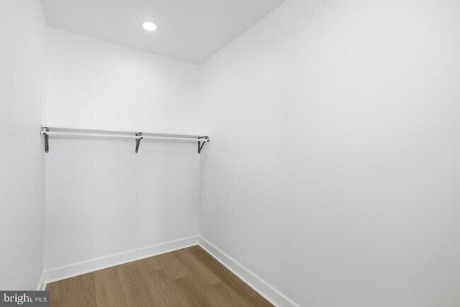 Photo - 2310 N Sydenham St Unidad 2