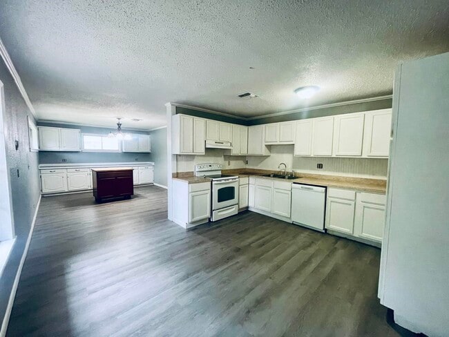 Photo - 1725 Drost St