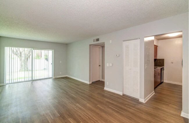 Golf Villas at Sabal Palm Apartments