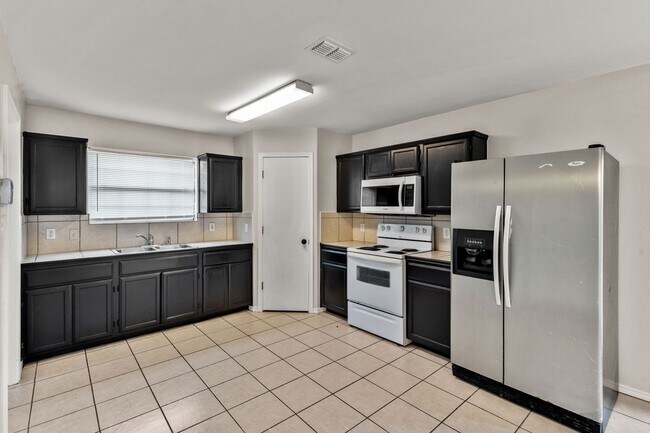 Photo - 4416 Thunderbird Ave W