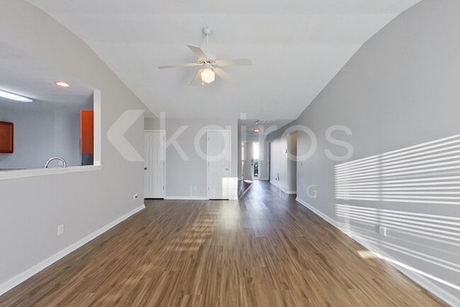 Photo - 261 Alexander Pointe Dr