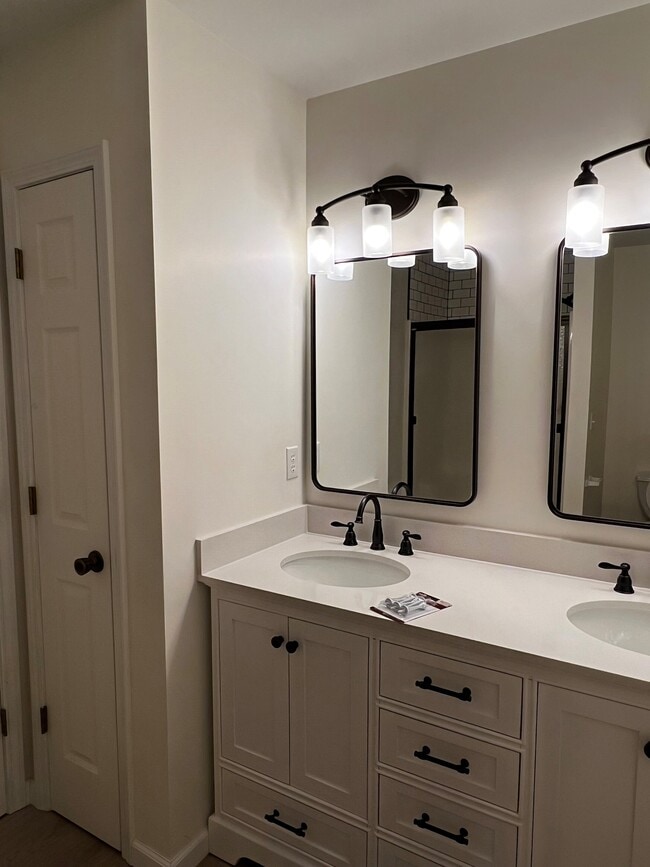 Photo - 2015 Oak Leaf Dr Unit B