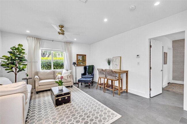 Photo - 2801 SW 64th Ave Unidad B