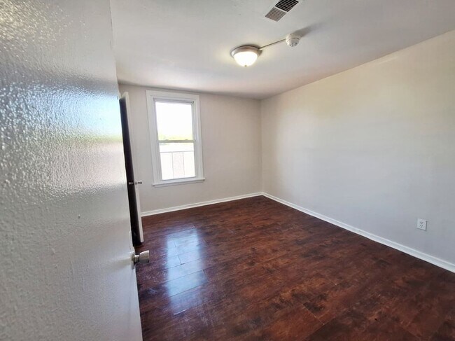 Photo - 241 W Ivy St Unidad #3